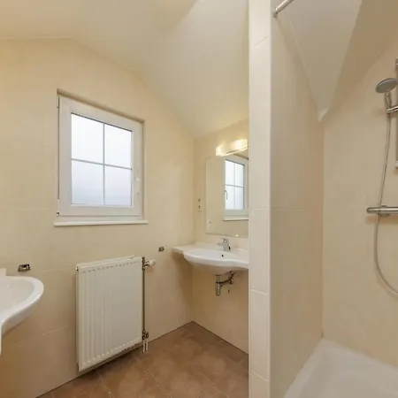 בית נופש With Sauna, Near Golf Course